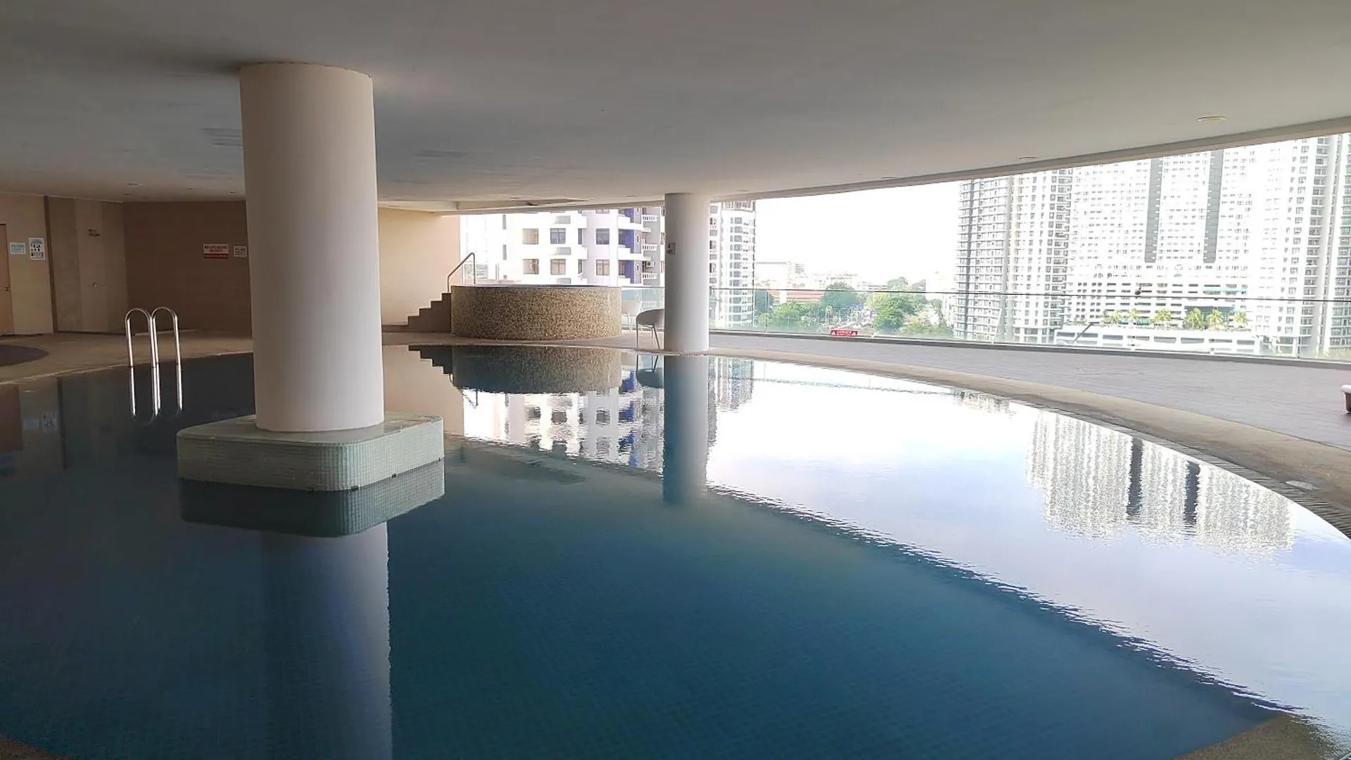 Spacious 1Br 118 Island Plaza 5Pax George Town